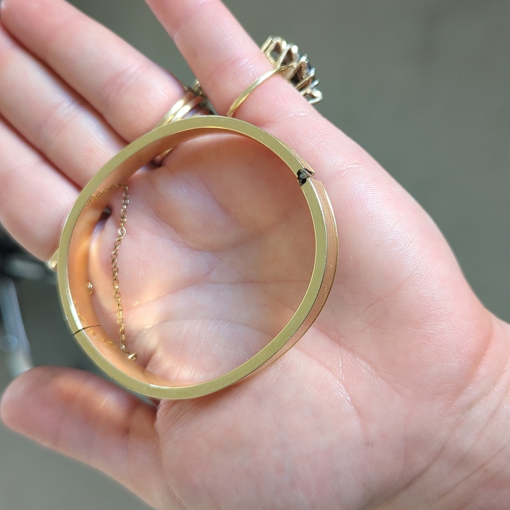 gold bangle - Picture 3 of 4